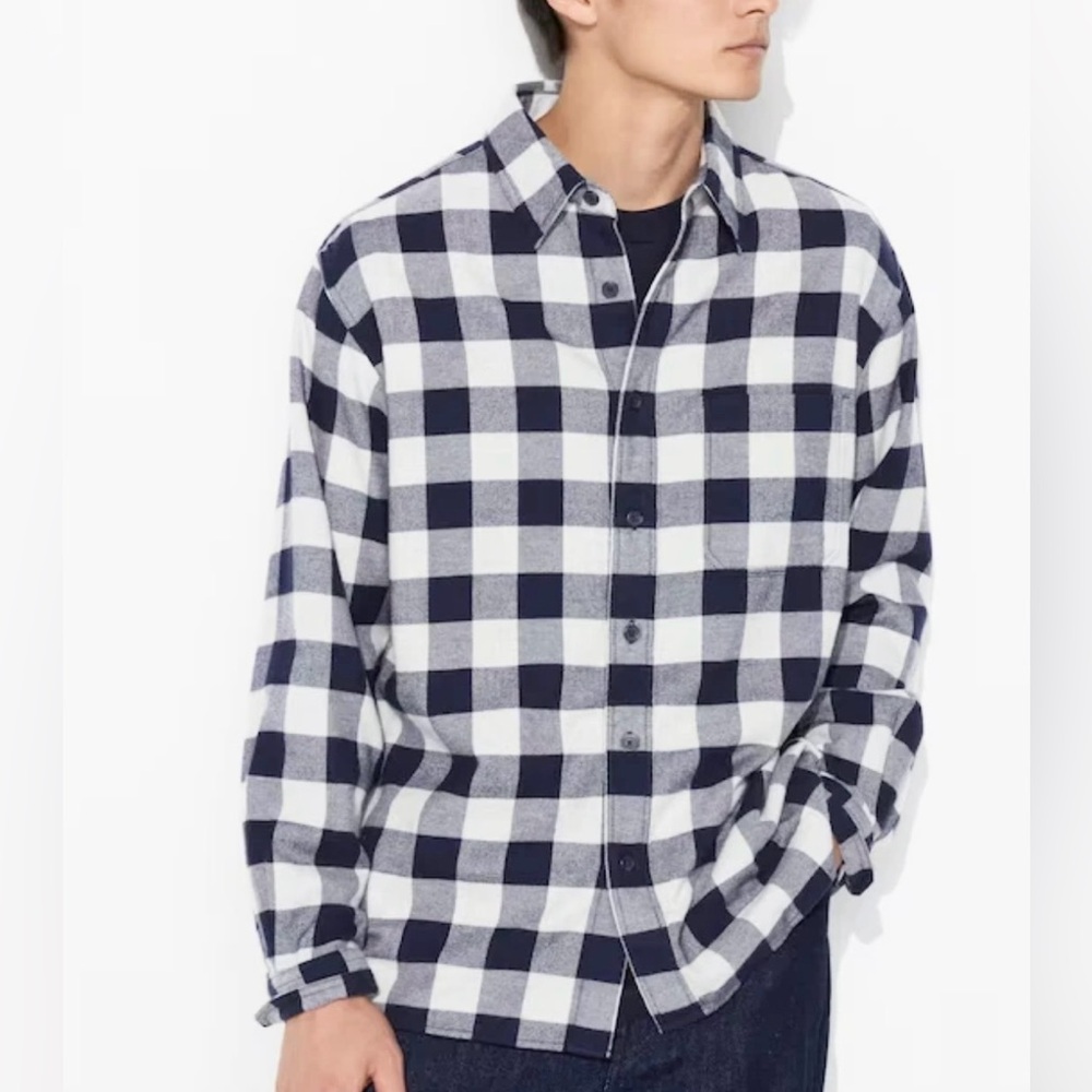 Uniqlo Men's Navy and White Checkered flannel Shirt MED